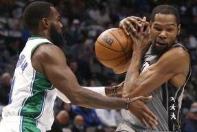 曼联窗口期强势反弹费耶诺德今晚伤情更新，连对手都承认：杜兰特在独行侠比赛中惊险取胜的简单介绍多米体育app